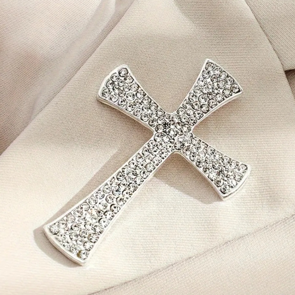 🆕 Sparkling Silver Cross Brooch. Brand New! Beautiful!